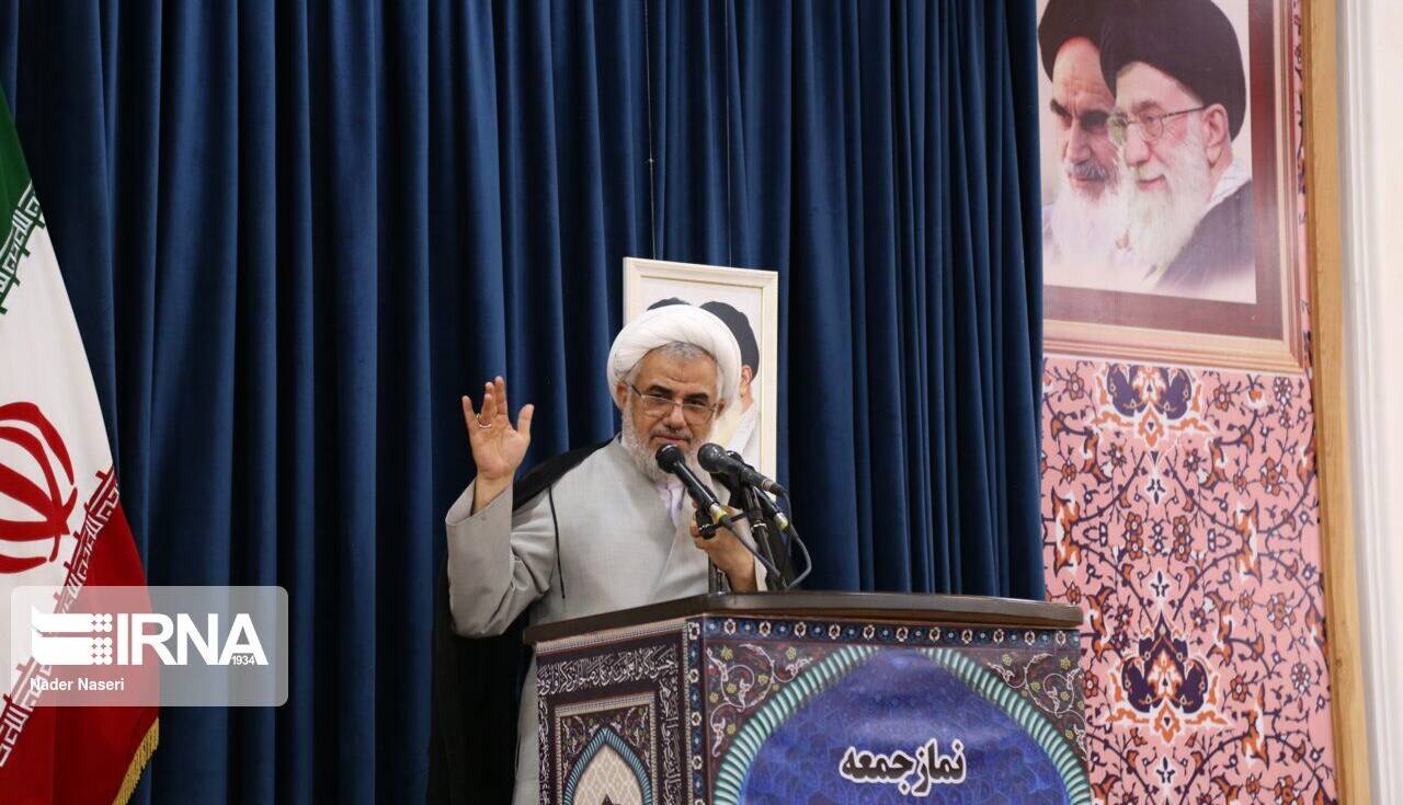 امام جمعه بندرعباس: درایت رهبر انقلاب و اتحاد ملت، دشمنان را غافلگیر کرد