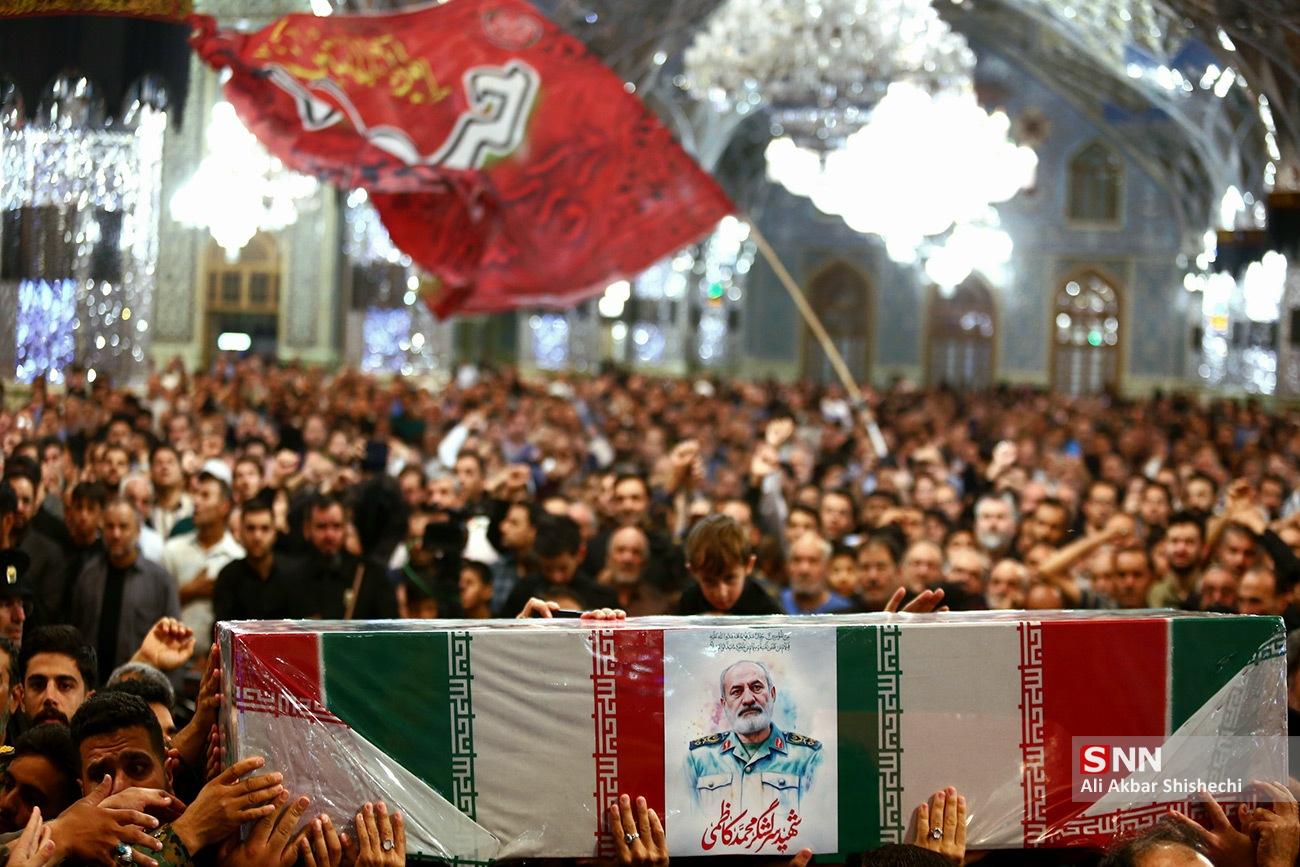 عکس/ وداع با پیکر مطهر ۱۵ شهید حملات رژیم صهیونیستی در حرم مطهر امام رضا (ع)
