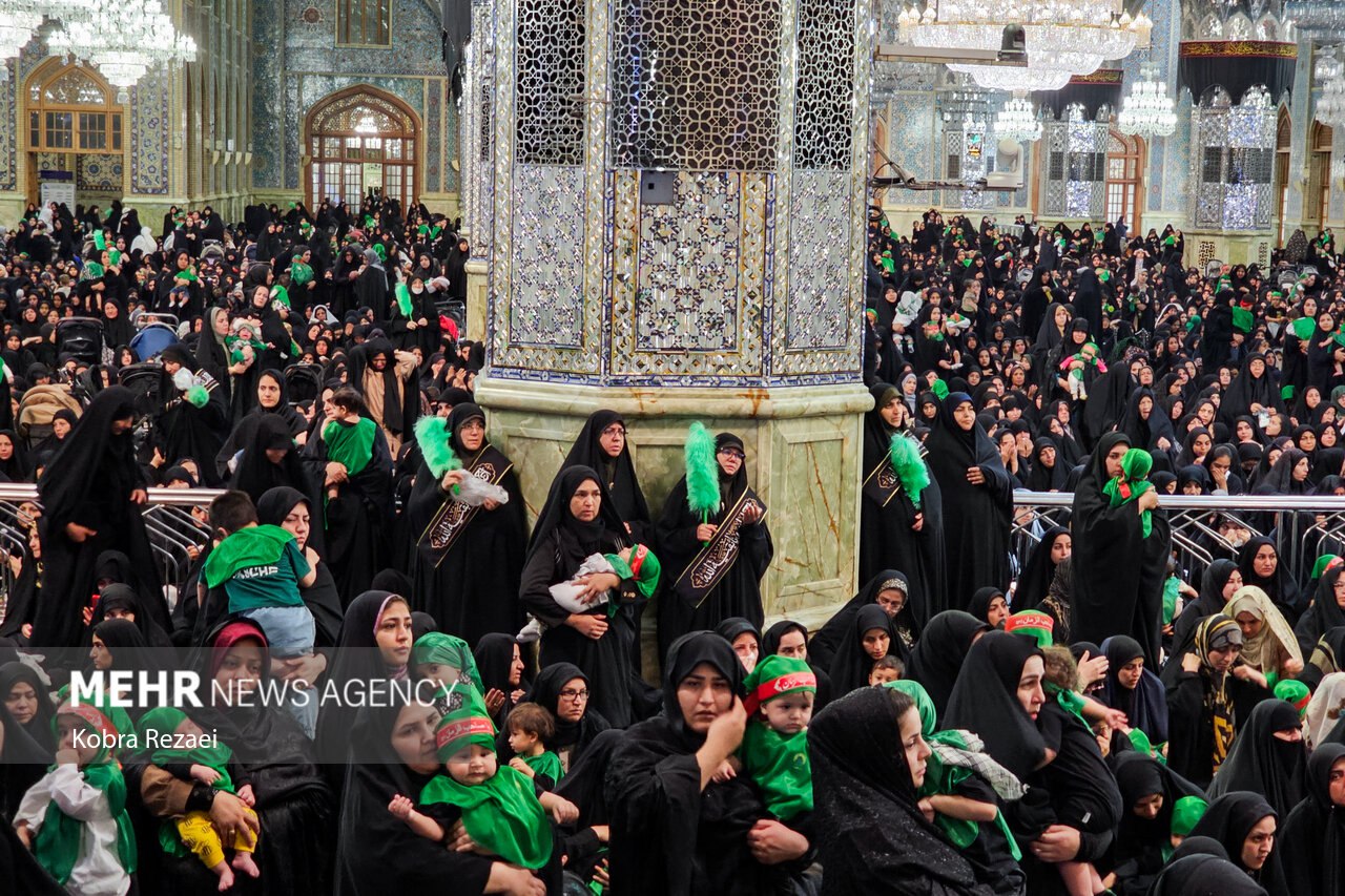 عکس/ مراسم «شیرخوارگان حسینی» در حرم امام رضا (ع)