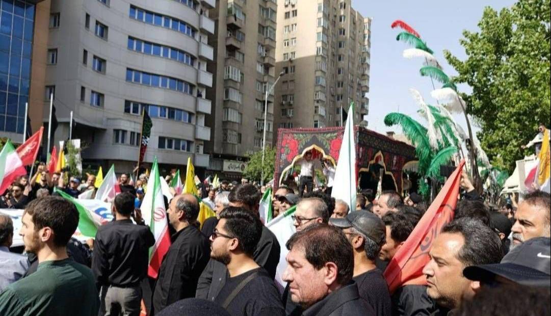 عکس/ حضور محمد مخبر در مراسم تشییع شهدای اقتدار