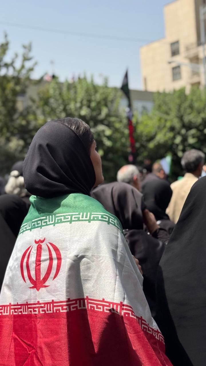 عکس/ ای پرچمت ما را کفن...