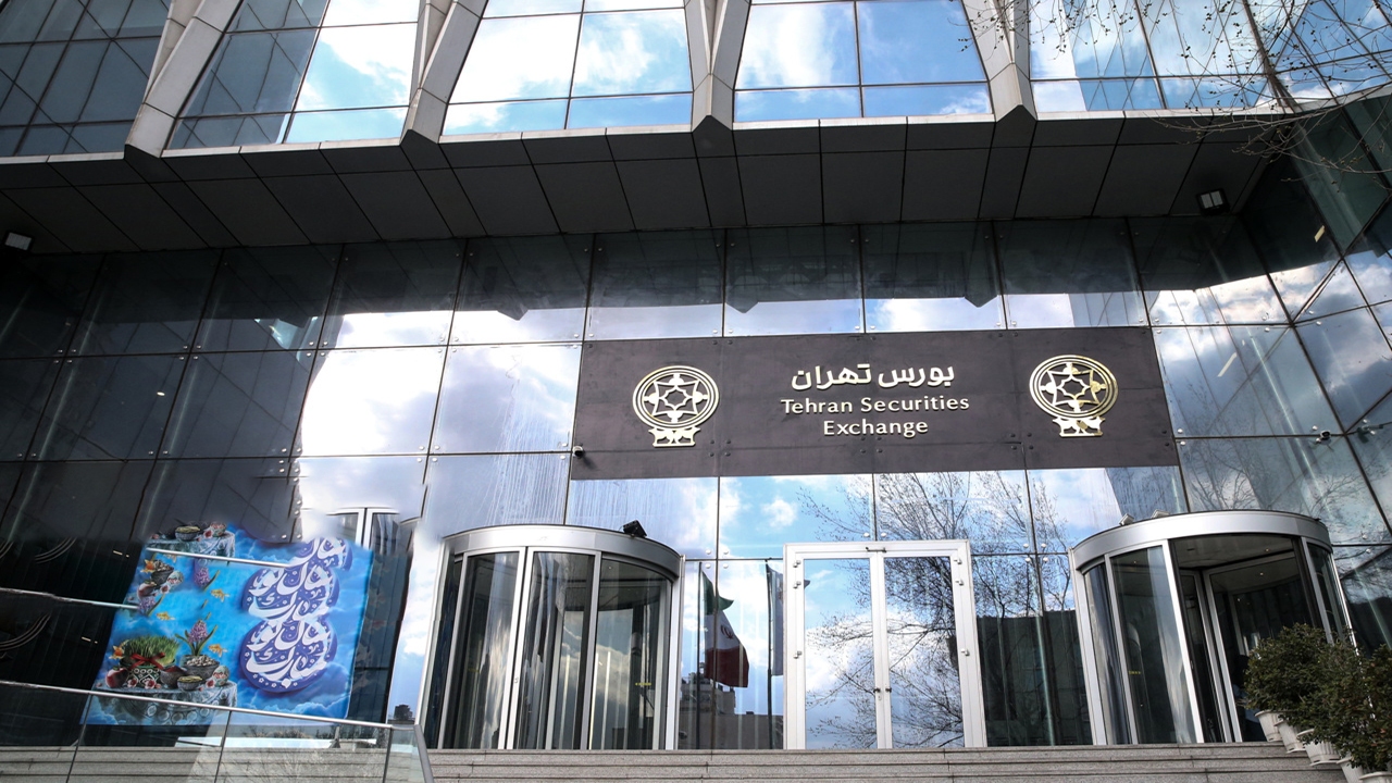توقف معاملات 2 شرکت بزرگ خودروساز در بورس