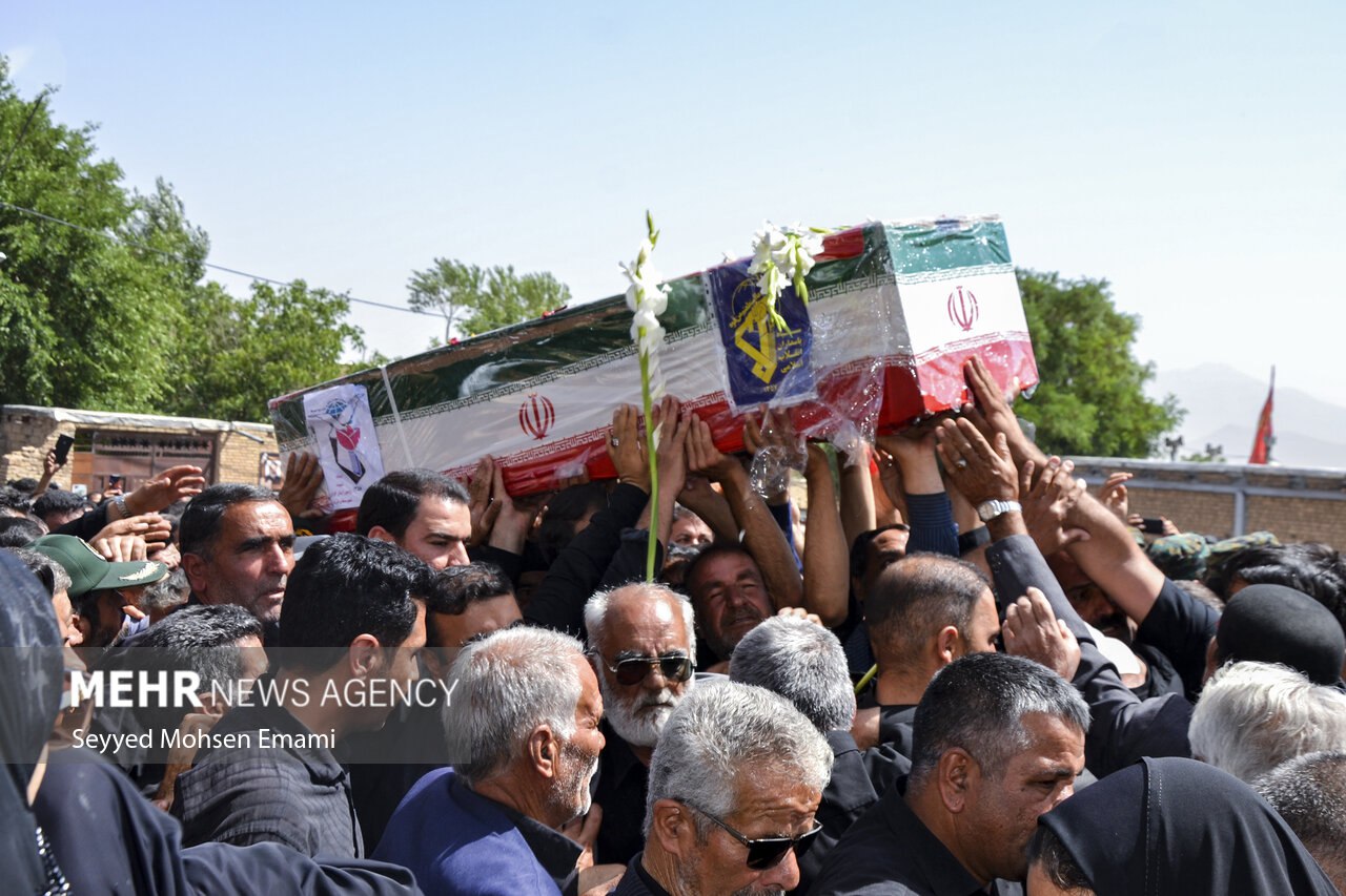 تشییع پیکر سردار شهید «غلامرضا سوادکوهی» در فریدن اصفهان
