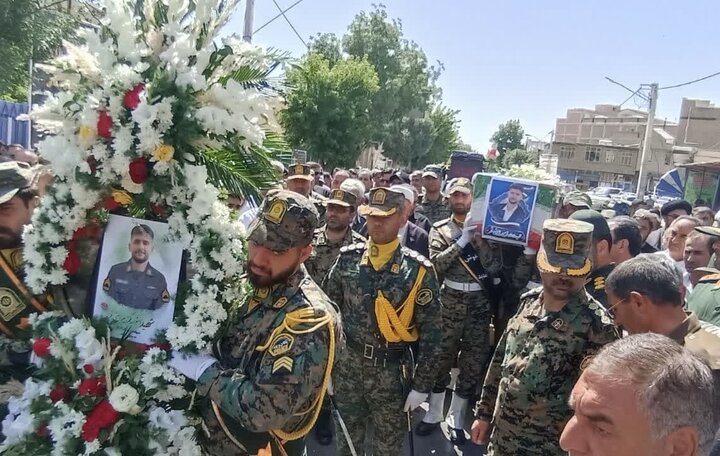 پیکر مطهر شهید زبیر امینی‌فر در نقده تشییع شد