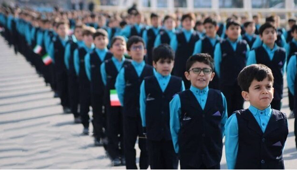 اجبار دانشآموزان برای تهیه لباس فرم جدید ممنوع است