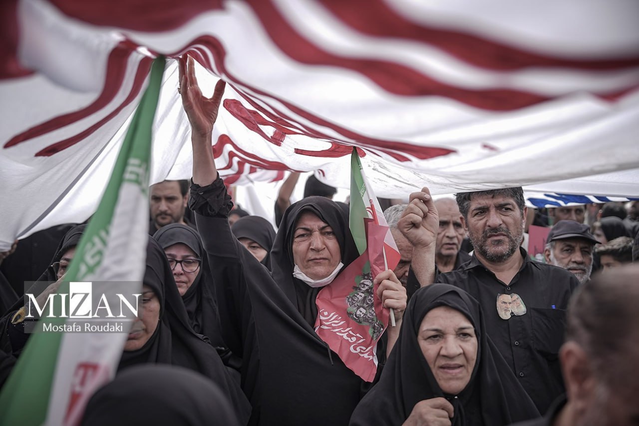 عشق یعنی نفس کشیدن زیر سایه پرچم