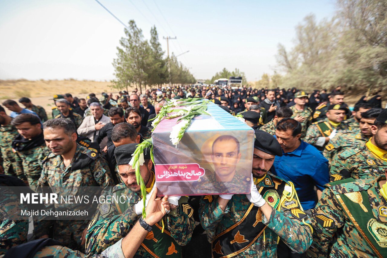  تشییع پیکر شهید مدافع وطن «سرگرد صالح بناء هنزایی» در یزد
