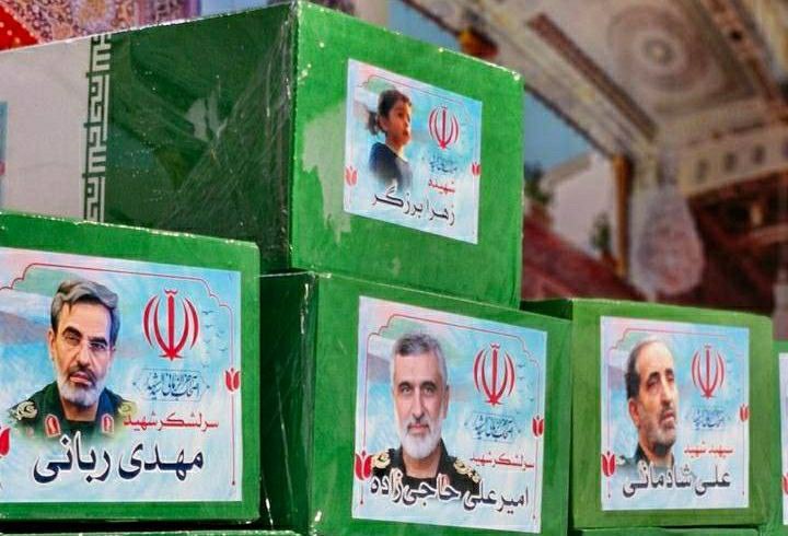 عکس/ هنوز هم جای دختر سه‌ ساله، روی شانه‌ علمدار هاست!