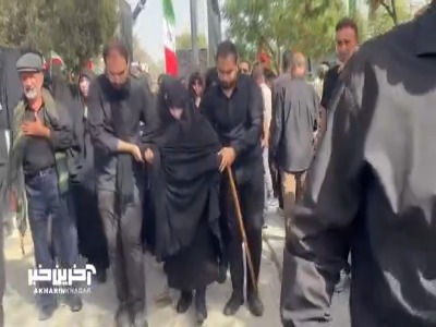حضور مادر شهیدان محمد و حسن باقری در گلزار شهدای بهشت‌ زهرای تهران