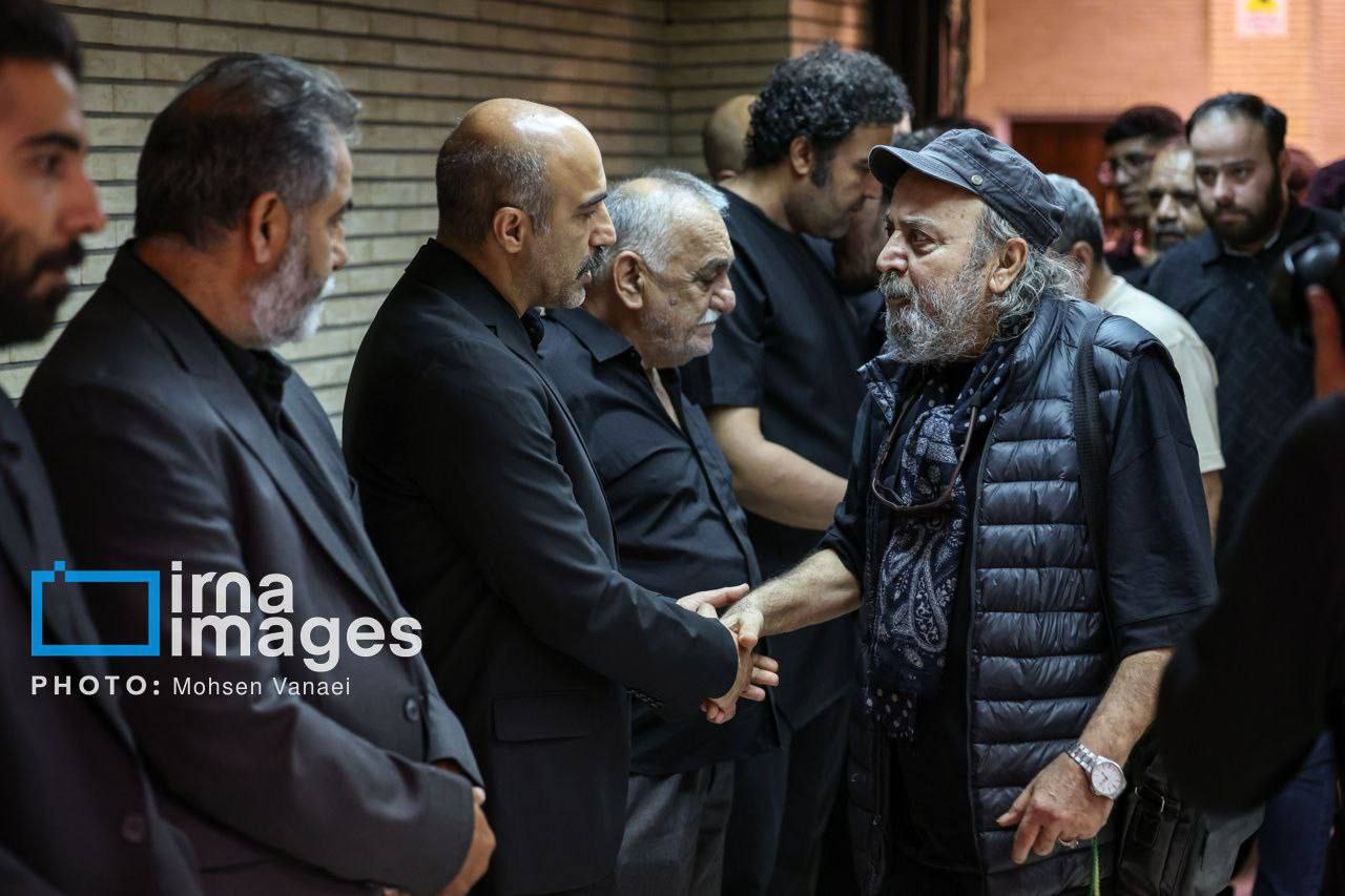 عکس/ مراسم ترحیم شهید «علیرضا تنابنده» برادرزاده محسن تنابنده با حضور هنرمندان