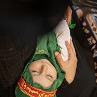 همنوایی مادران یزدی با رباب در مراسم شیرخوارگان حسینی
