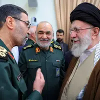 عکس/ تصویری از دیدار شهید محمود باقری با رهبر انقلاب اسلامی