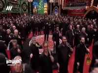 سینه زنی منظم و پرشور یزدی‌ها همراه با نوحه‌خوانی حاج حسین سیب سرخی