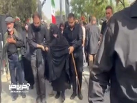 حضور مادر شهیدان محمد و حسن باقری در گلزار شهدای بهشت‌ زهرای تهران 