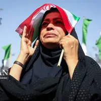 عشق یعنی نفس کشیدن زیر سایه پرچم