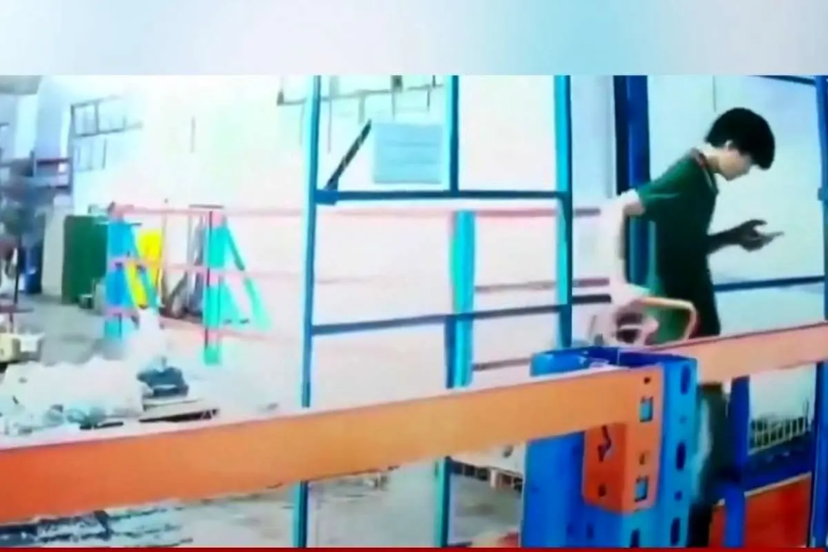 کارگر حواس‌پرت به درون چاه آسانسور سقوط کرد!