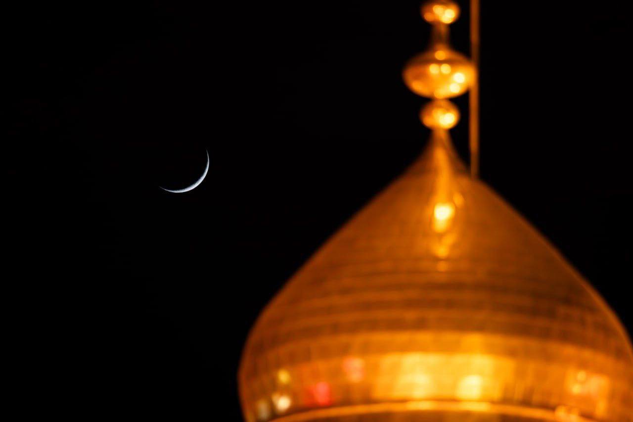 عکس/ هلال ماه محرم بر فراز گنبد امام حسین (ع)
