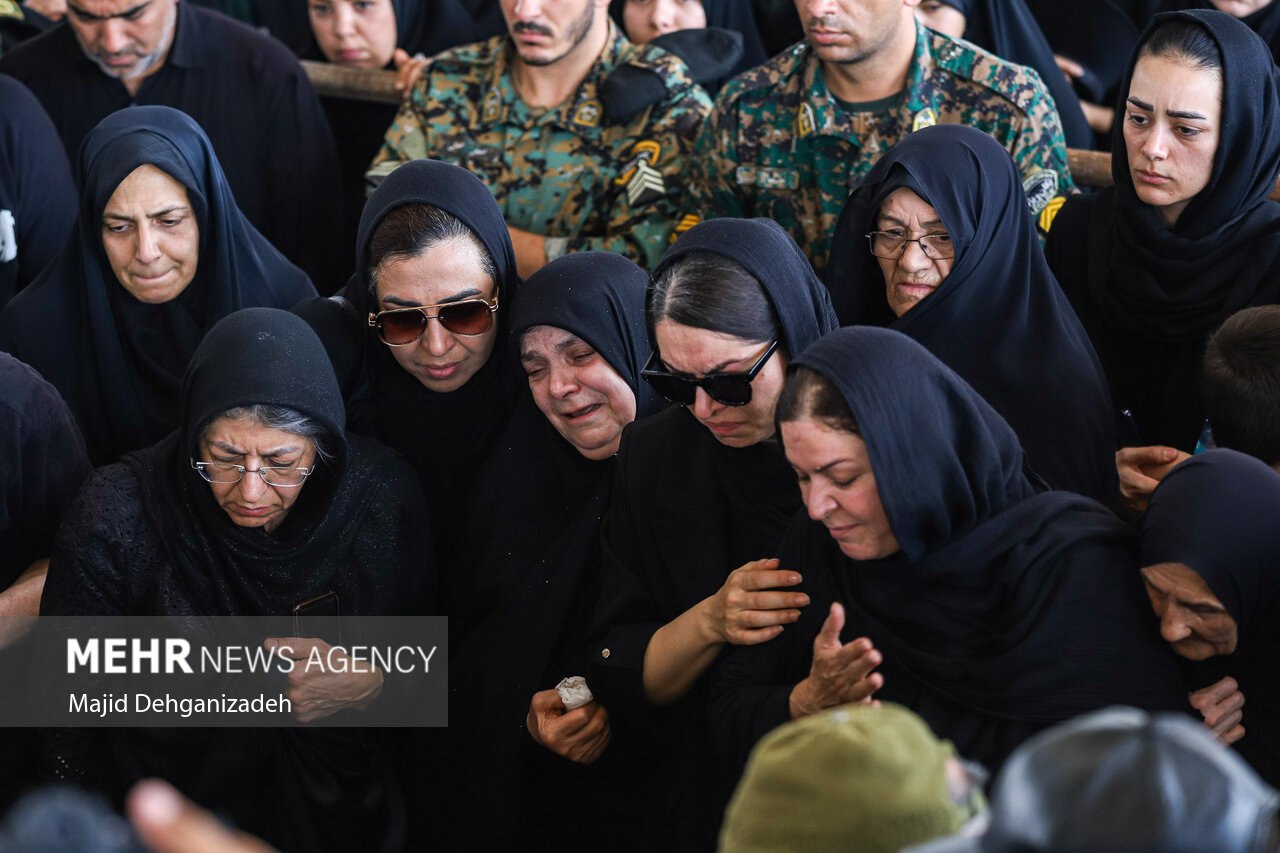  تشییع پیکر شهید مدافع وطن «سرگرد صالح بناء هنزایی» در یزد