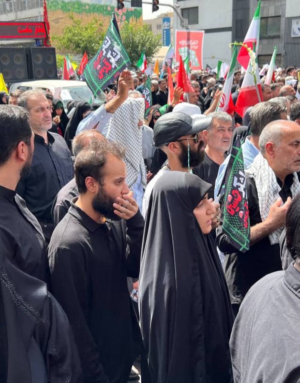 عکس / حضور فرزندان شهید سلیمانی در تشییع شهدا