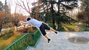 چالش شکلک ایموجی با پارکور