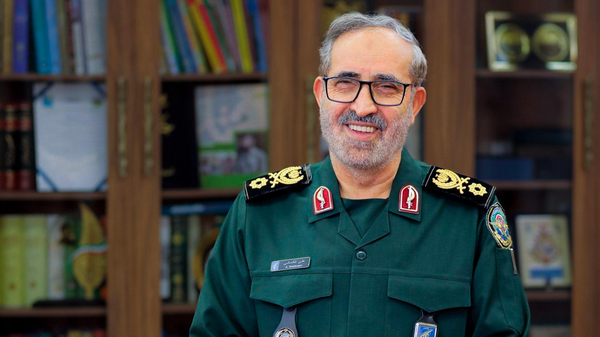 فرزند شهید شادمانی: نصف حقوق پدرم صرف نیازمندان میشد