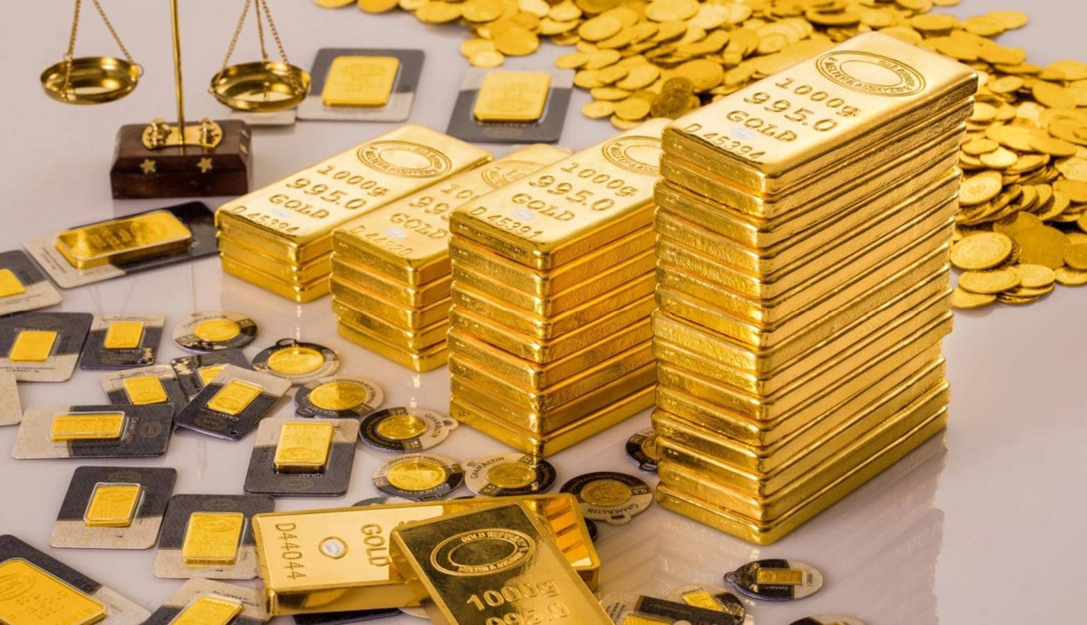 روز ملتهب بازارها/ بورس 77 هزار واحد ریخت، طلا 311 هزار تومان گران شد
