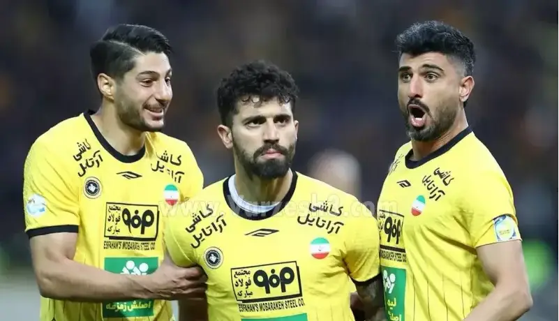 دانشگر به لباس سپاهان گیر داد!