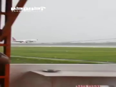 فرود سخت یک فروند هواپیمای مسافربری در اندونزی
