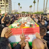  تشییع پیکر شهید مصطفی روشن بر دستان مردم جهرم