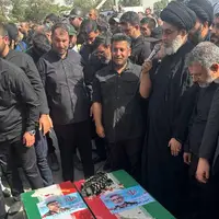 عکس/ اقامه نماز بر پیکر مطهر شهیدان حاجی‌زاده و محمود باقری