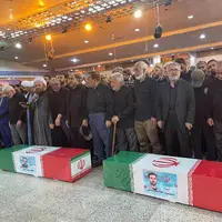 عکس/ اقامه نماز بر پیکر مطهر سردار شهید ربانی 