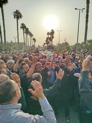  تشییع پیکر شهید مصطفی روشن بر دستان مردم جهرم