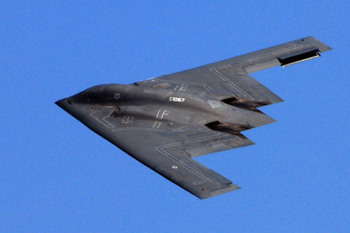 یک عکس قدیمی از خط تولید بمب‌افکن B-2 Spirit