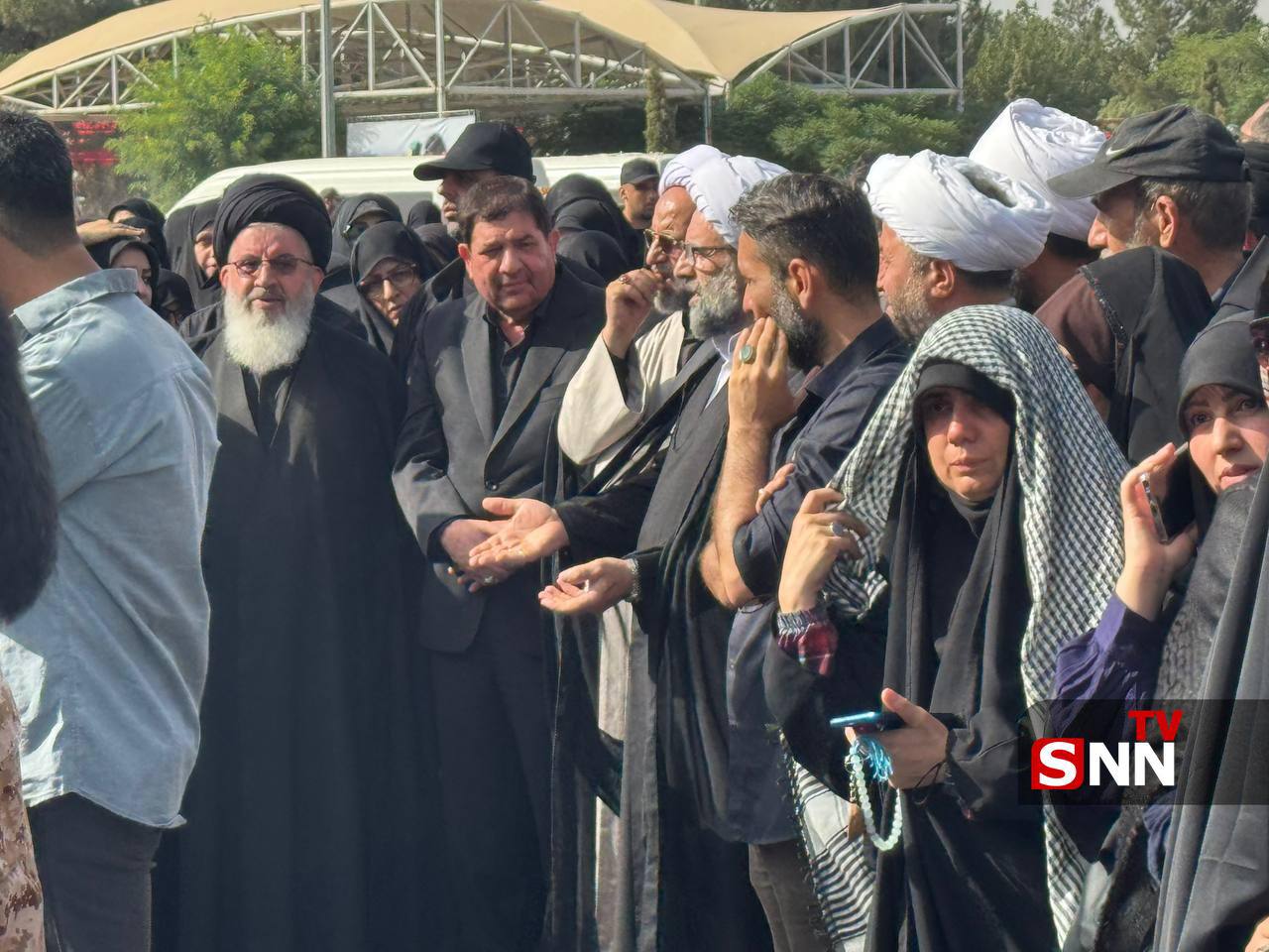 عکس/ حضور محمد مخبر در مراسم تشییع شهدای اقتدار