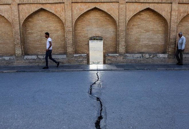بحران فرونشست زمین؛ 400 مدرسه در اصفهان تعطیل شد