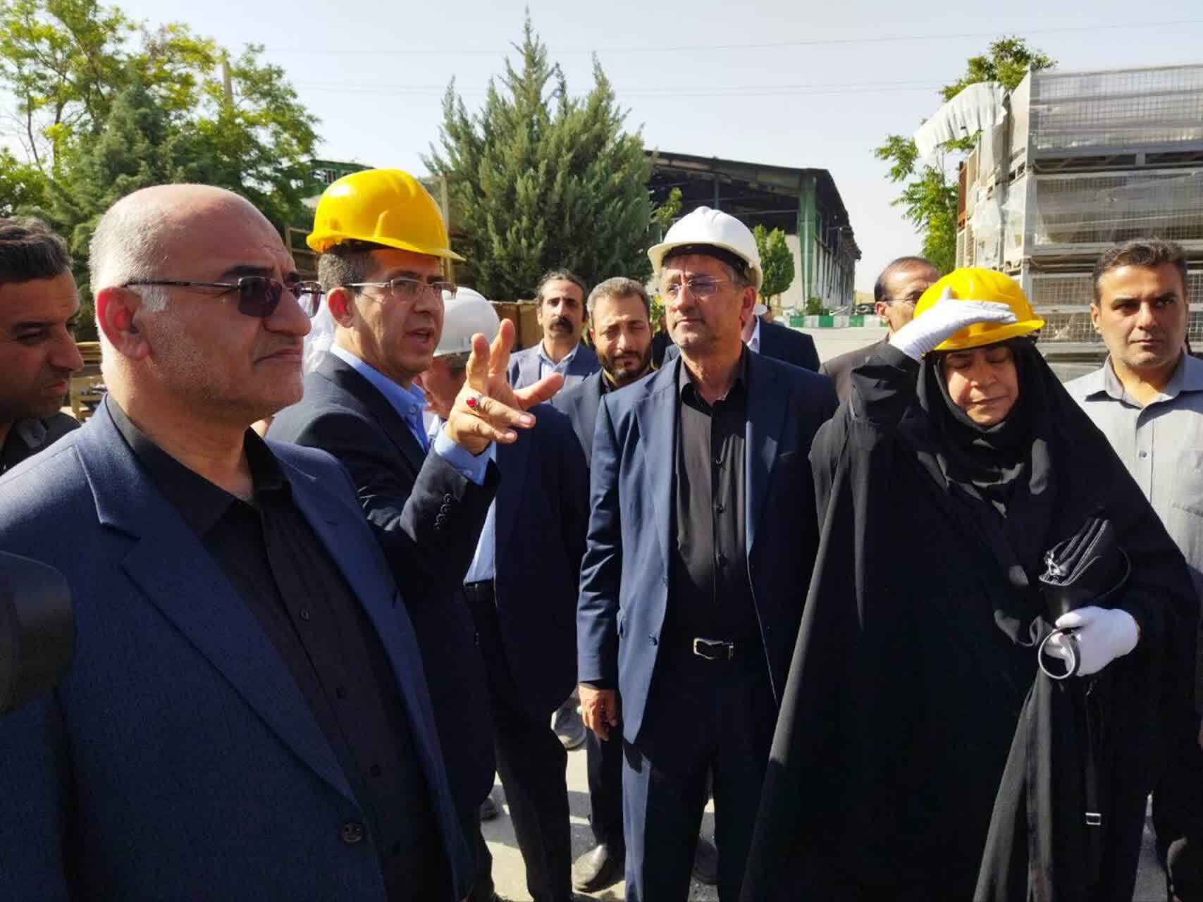 بازدید استاندار لرستان از کارخانه خودروسازی مورد حمله رژیم صهیونی در بروجرد