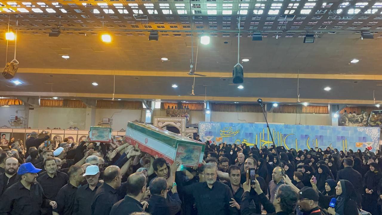 عکس/ تشییع خانوادگی «شهید ساداتی» از دانشمندان هسته‌ای