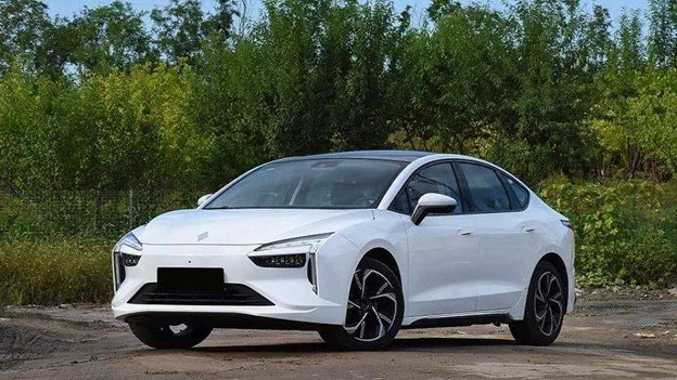 ۱۳۰ خودروی برقی تا پایان تیرماه به اصفهان می‌آید