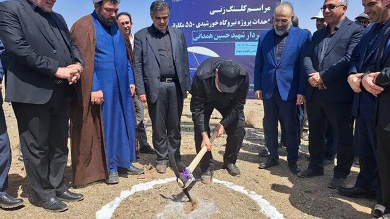 عملیات احداث ۸۰۰ مگاوات انرژی خورشیدی در ساوه آغاز شد