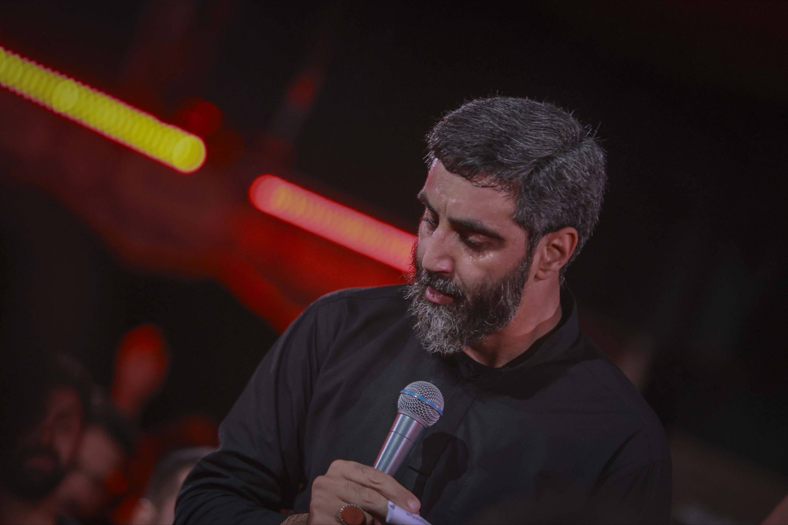 "قیام کنید همگی احترام کنید" با نوای حاج سید رضا نریمانی