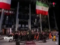 اجرای سرود "ای‌ایران" در مقابل ساختمان شیشه‌ای صدا و سیما