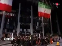 اقدام دیدنی صدا و سیما مقابل ساختمان شیشه ای؛ اجرای زنده سرود "ای ایران" توسط گروه ارکستر 