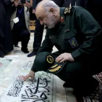 آرامگاه فرمانده درست زیر پایش