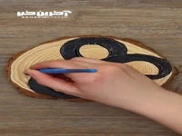 یک طراحی زیبا روی تنه درخت