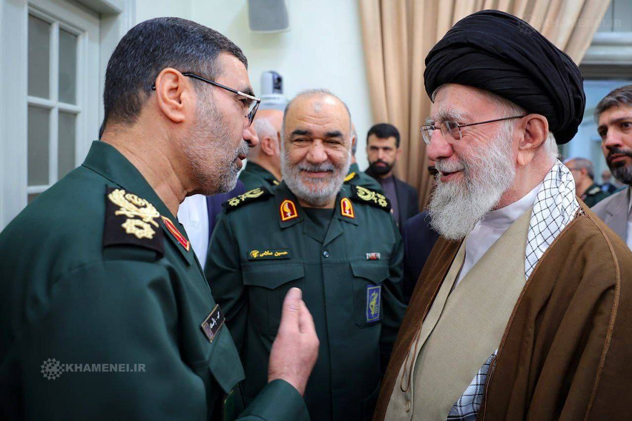 عکس/ تصاویر جمعی از فرماندهان و دانشمندان شهید اخیر در دیدار با رهبر انقلاب