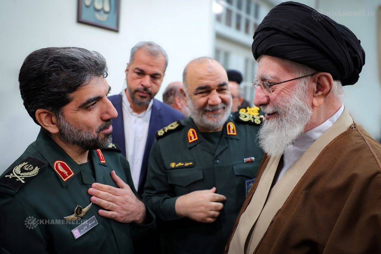 عکس/ تصاویر جمعی از فرماندهان و دانشمندان شهید اخیر در دیدار با رهبر انقلاب