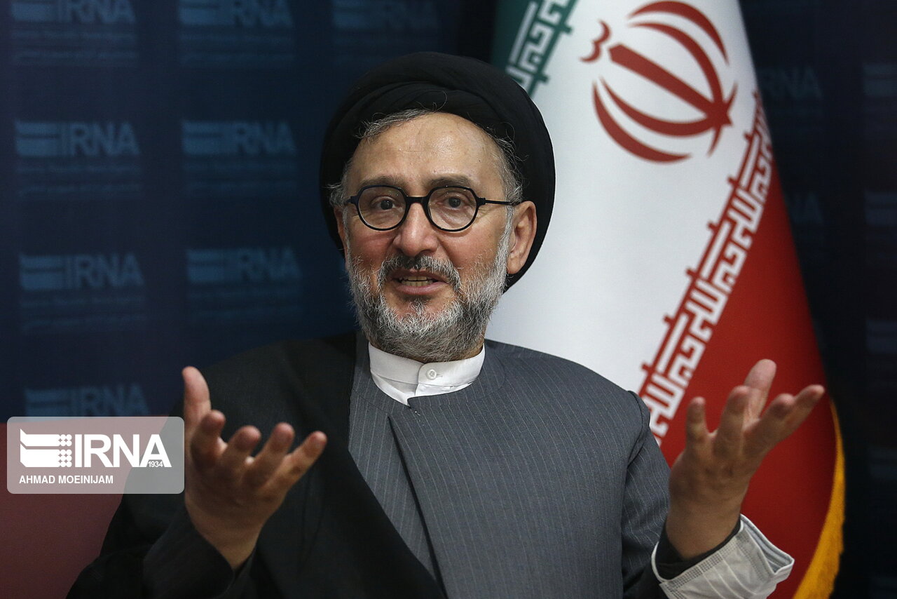 ابطحی: برای منافع ملی، منافع شخصی را کنار بگذاریم