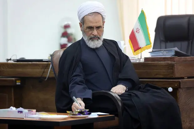واکنش مدیر حوزه های علمیه به صدور فتاوای مراجع در اعلام حکم محارب برای تهدیدکنندگان رهبر انقلاب