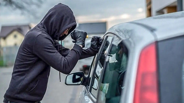 کشف ۲۵ فقره سرقت قطعات خودرو در همدان