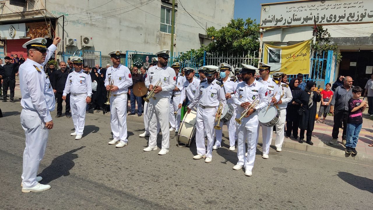  تشییع پیکر سرباز ۲۰ ساله نیروی دریایی در رضوانشهر
